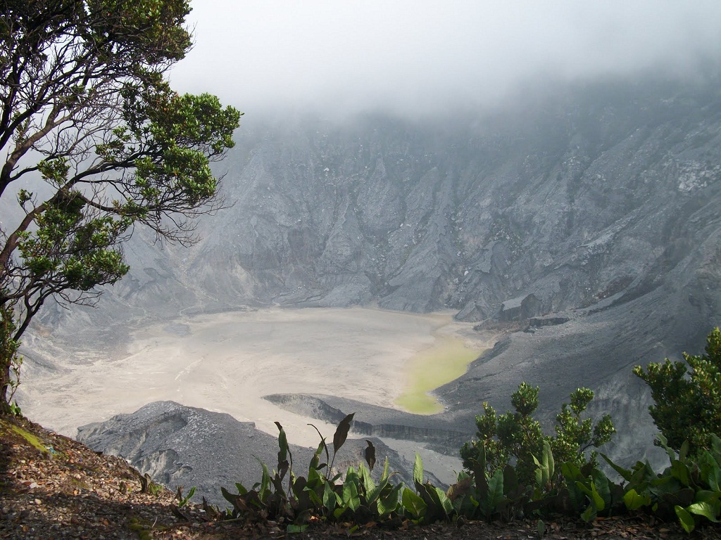 Lokasi Gunung Tangkuban Perahu, Tempat Wisata di Jawa