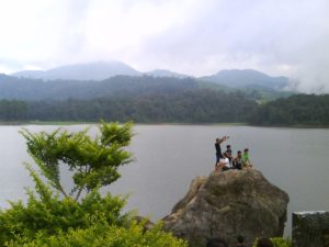 Tempat Wisata Alam Situ Patenggang, Danau Luas Dengan Menawarkan Keindahan Pemandangan Alam Yang Mengelilinginya
