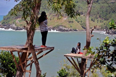 Lokasi dan Harga Tiket Masuk Pantai Watu Bale Kebumen, Tempat Wisata Baru Yang Sedang Hits