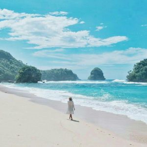 Lokasi dan Rute Menuju Pantai Watu Leter,  Keindahan Alam Suguhan dari Malang Selatan