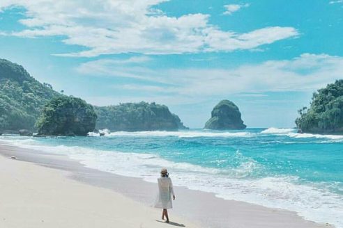 Lokasi dan Rute Menuju Pantai Watu Leter,  Keindahan Alam Suguhan dari Malang Selatan