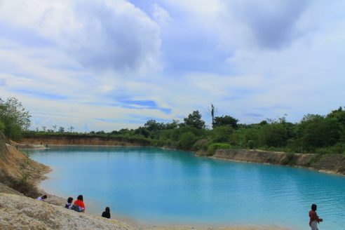 Rute dan Lokasi Danau Biru Nes XII, Pesona Wisata Alam Yang Sangat Mempesona dari Kalimantan Selatan