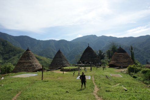 Lokasi dan Rute Menuju Desa Wae Rebo, Destinasi Desa Tradisional Yang Sangat Mempesona dari NTT