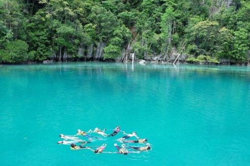 Lokasi dan Rute Menuju Blue Lagoon Sulawesi Tengah, Destinasi Wisata Pantai Yang Membuatmu Betah Disana