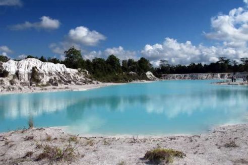Rute dan Lokasi Danau Kaolin Belitung, Ketika Luka Alam Berubah Jadi Objek Wisata Yang Mempesona
