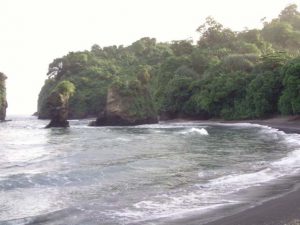 Lokasi dan Rute Menuju Pantai Licin Malang, Destinasi Wisata Pantai Yang Tak Pernah Sepi