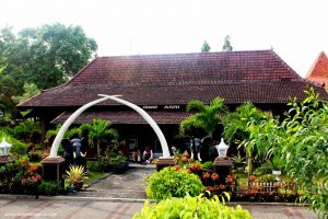 Lokasi dan Harga Tiket Masuk Puri Maerkoco Semarang, Serunya Berwisata Sambil Belajar Mengenal Rumah Adat Jawa Tengah