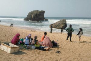 Harga Tiket Masuk dan Lokasi Pantai Mesra Jogja, Keindahan Pantai dengan View Yang Siap Memanjakan Mata