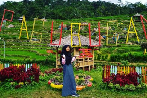 Lokasi dan Harga Tiket Masuk Pagubugan Melung Banyumas, Nikmati Serunya Berenang Ditengah Perbukitan