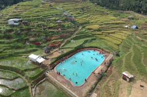 Lokasi dan Harga Tiket Masuk Pagubugan Melung Banyumas, Nikmati Serunya Berenang Ditengah Perbukitan