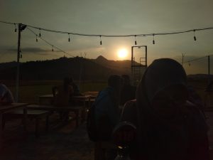 Jam Buka dan Lokasi Cafe Sap Kediri, Serunya Ngopi Sambil Menikmati Keindahan Senja