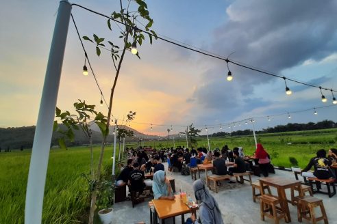 Jam Buka dan Lokasi Cafe Sap Kediri, Serunya Ngopi Sambil Menikmati Keindahan Senja