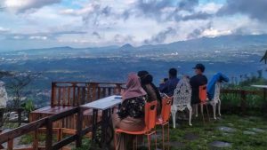Lokasi dan Harga Menu Taman Fathan Alesano Bogor, Serunya Menikmati Kuliner Berasa Diatas Awan