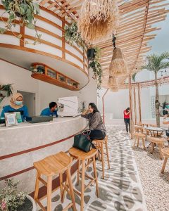Jam Buka dan Harga Menu Litchi Cafe Malang, Cafe Instagramable Ala Santorini