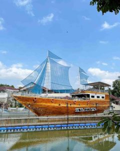 Jam Buka dan Harga Menu Floating Resto & Phinisi Cafe Jogja, Tempat Nongkrong Seru Berasa Naik Kapal Layar