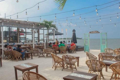 Lokasi dan Harga Menu La Playa Café Semarang, Suguhan Keindahan Resto Tepi Pantai