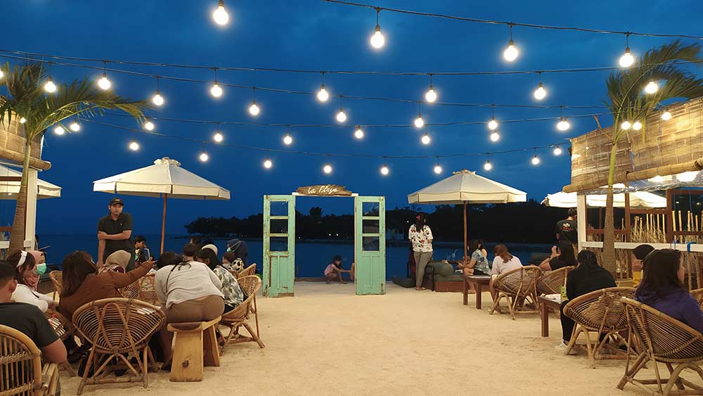 Lokasi dan Harga Menu La Playa Café Semarang, Suguhan Keindahan Resto Tepi Pantai