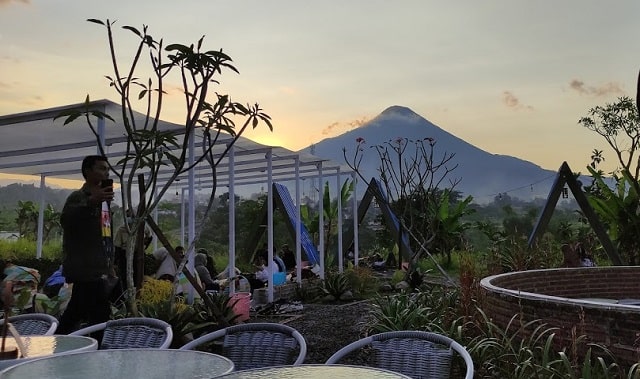 Harga Menu dan Lokasi Apjhon Café Pasuruan, Spot Ngopi Kekinian Dengan View Menakjubkan