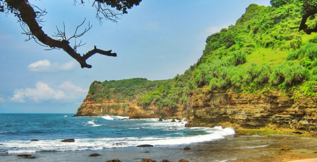 Pantai Ngetun Gunung Kidul, Tempat Wisata Alam Teluk Di Jogja Yang Masih Jarang Terjamah Keberadaanya