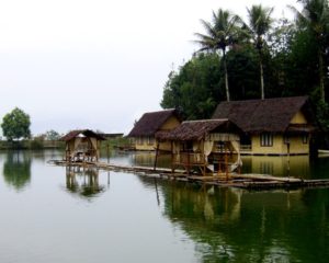 Kampung Sampireun, Destinasi Tempat Wisata Alam Yang Menakjubkan dari Garut