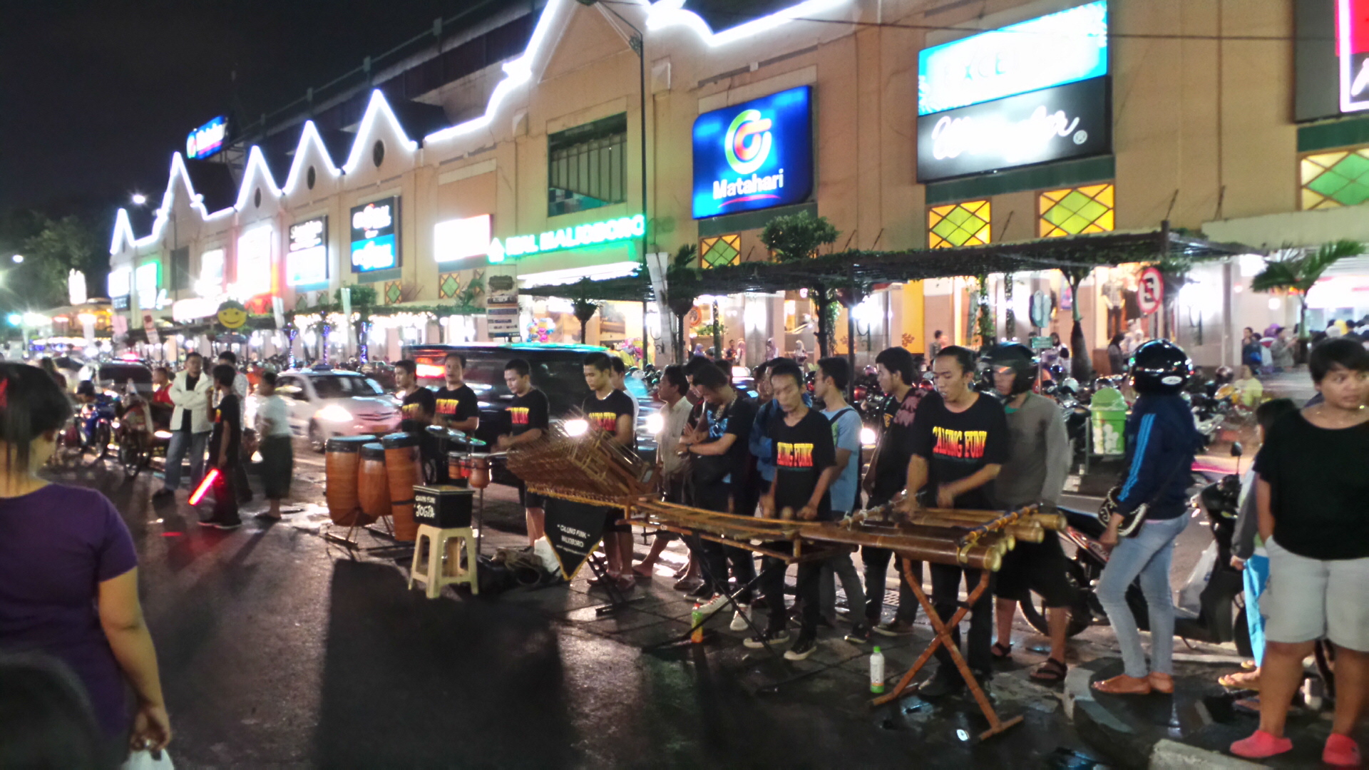 Tempat Menarik Di Jogja / 15 Tempat Wisata di Jogja Menarik Untuk di Kunjungi ... - Pada saat malam minggu ada penampilan.