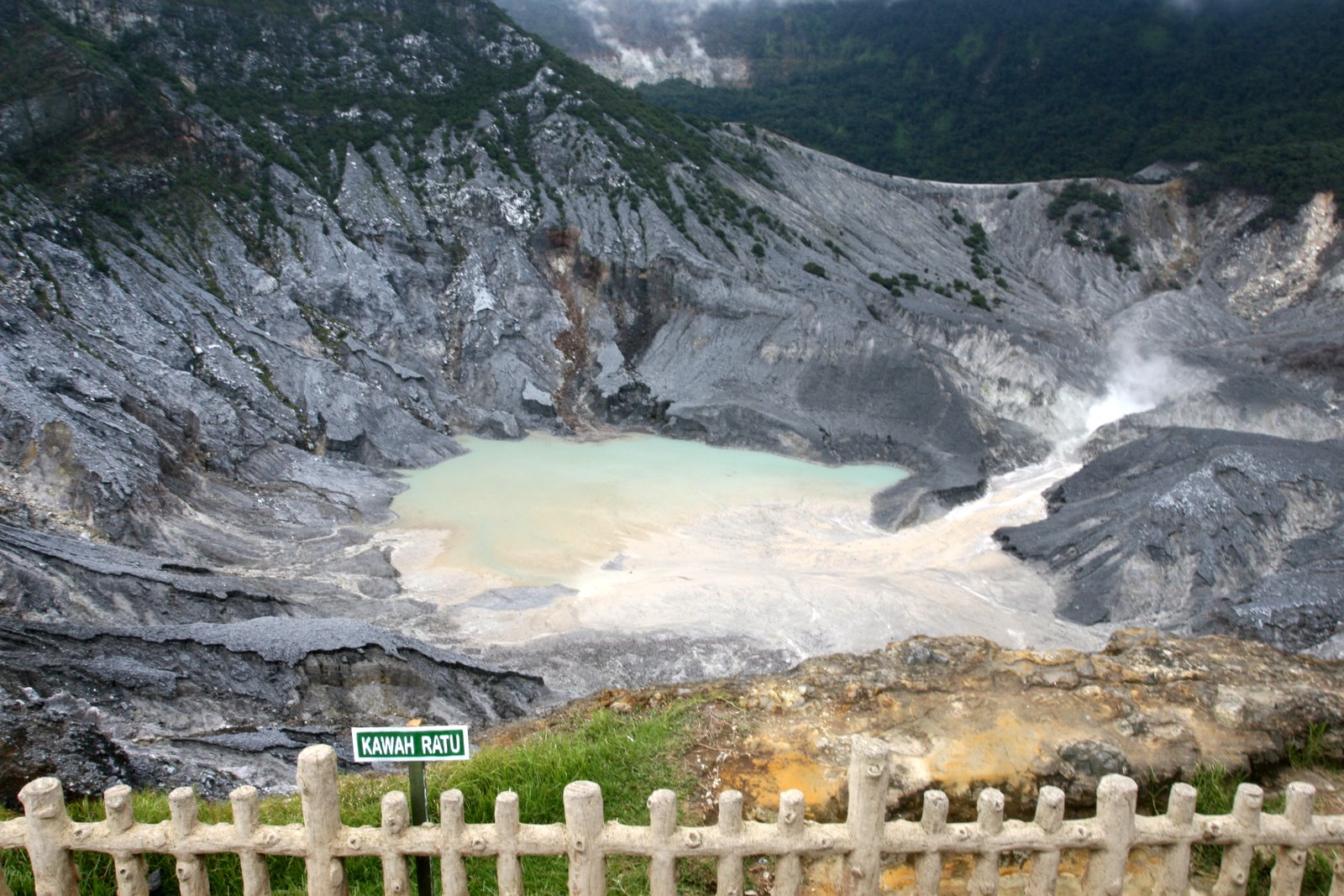 Wisata Alam Gunung Tangkuban Perahu