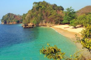 Rute Dan Lokasi Pantai 3 Warna, Pesona Keindahan Surga Tersembunyi Dari Kota Malang Selatan