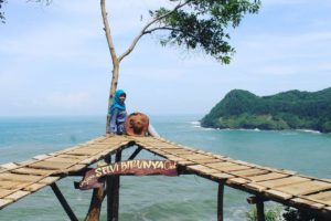 Lokasi dan Harga Tiket Masuk Pantai Watu Bale Kebumen, Tempat Wisata Baru Yang Sedang Hits