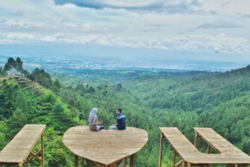 Lokasi dan Harga Tiket Masuk Bukit Bulu Coban Rais Batu Malang, Spot Wisata Baru Yang Menggoda