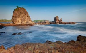 Harga Tiket Masuk dan Rute Menuju Pantai Watu Lumbung Gunungkidul, Spot Pantai Yang Memikat Hati