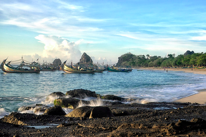 Harga Tiket Masuk dan Lokasi Pantai Papuma Jember, Surga ...