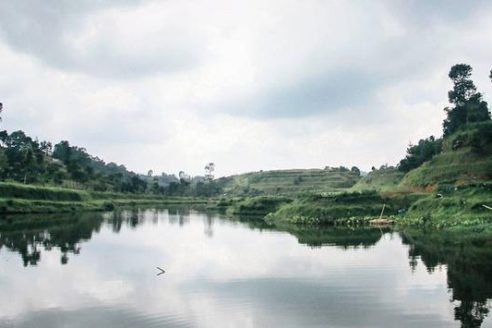 Harga Tiket Masuk dan Rute Menuju Taman Lembah Dewata Bandung, Destinasi Wisata Danau Yang Sangat Menggoda
