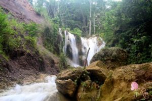 Lokasi dan Harga Tiket Masuk Air Terjun Kembang Soka Jogja, Pesona  Keindahan Air Terjun dengan Dua Warna