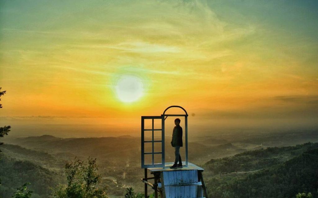 Harga Tiket Masuk dan Lokasi Pintu Langit Dahromo Dlingo, Spot Wisata