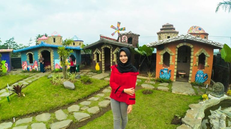 Harga Tiket Masuk Dan Lokasi Rumah Kurcaci Glenmore Banyuwangi Spot Wisata Ngehits Terbaru Di Jawa Timur Daka Tour