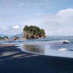 Lokasi dan Rute Menuju Pantai Licin Malang, Destinasi Wisata Pantai Yang Tak Pernah Sepi