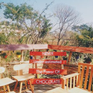 Jam buka dan Alamat Cokelat Klasik Café and Garden Malang, Wisata Kuliner dengan Suguhan View Yang Eksotis
