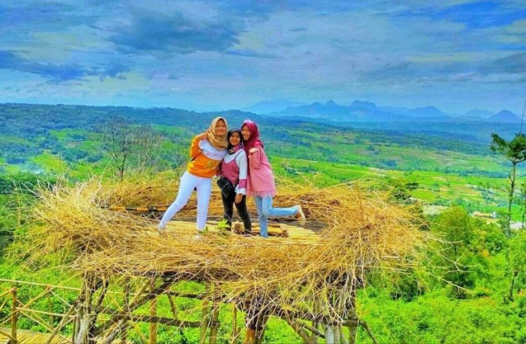 Harga Tiket dan Lokasi Bukit Katumbiri Purwakarta, Suguwan Wisata