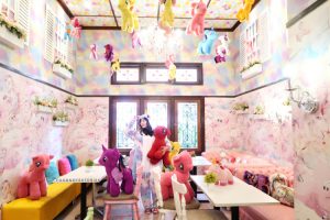 Lokasi dan Harga Menu Miss Unicorn Café Cibubur, Cafe Unik  dengan Dekorasi Menarik