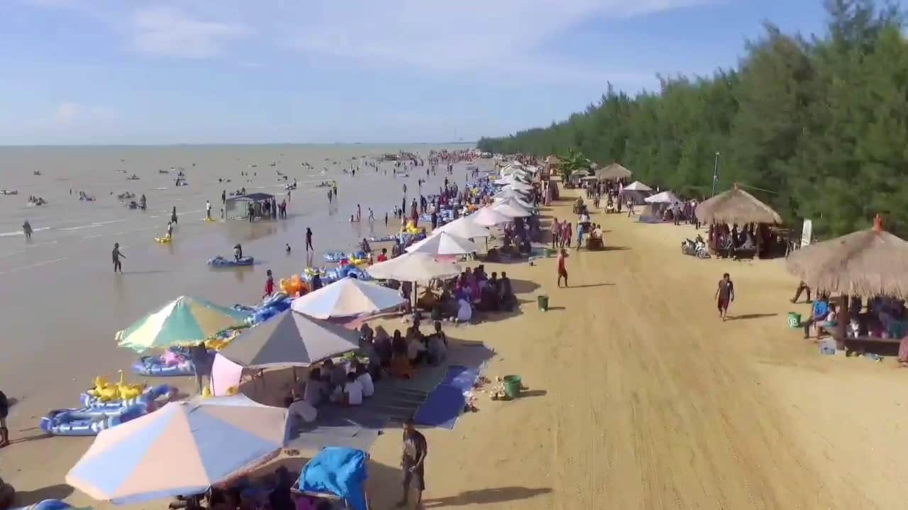 Rute dan Harga Tiket Masuk Pantai Karang Jahe Rembang, Keindahan
