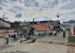 Lokasi dan Harga Menu Cafe Critical 11 Bandung, Serunya Nongkrong Sambil Menikmati Pesawat Take Off