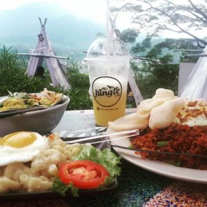 Lokasi dan Harga Menu Jungle Cafe Kediri, Serunya Nongkrong Sambil Menikmati Keindahan Pegunungan