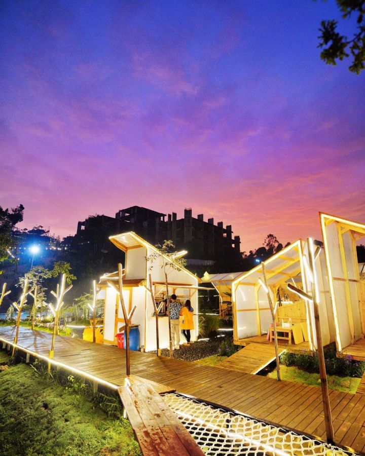 Harga Menu dan Lokasi Kala Cemara Café Bandung, Tempat Nongkrong Kekinian Di Tepian Danau