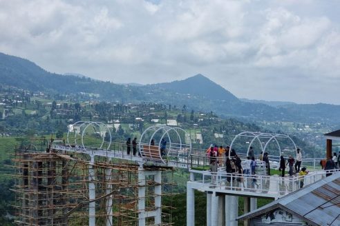 Harga Tiket Masuk Dan Lokasi Kemuning Sky Hills Karanganyar, Sensasi Menikmati Keindahan Alam Dari Jembatan Kaca